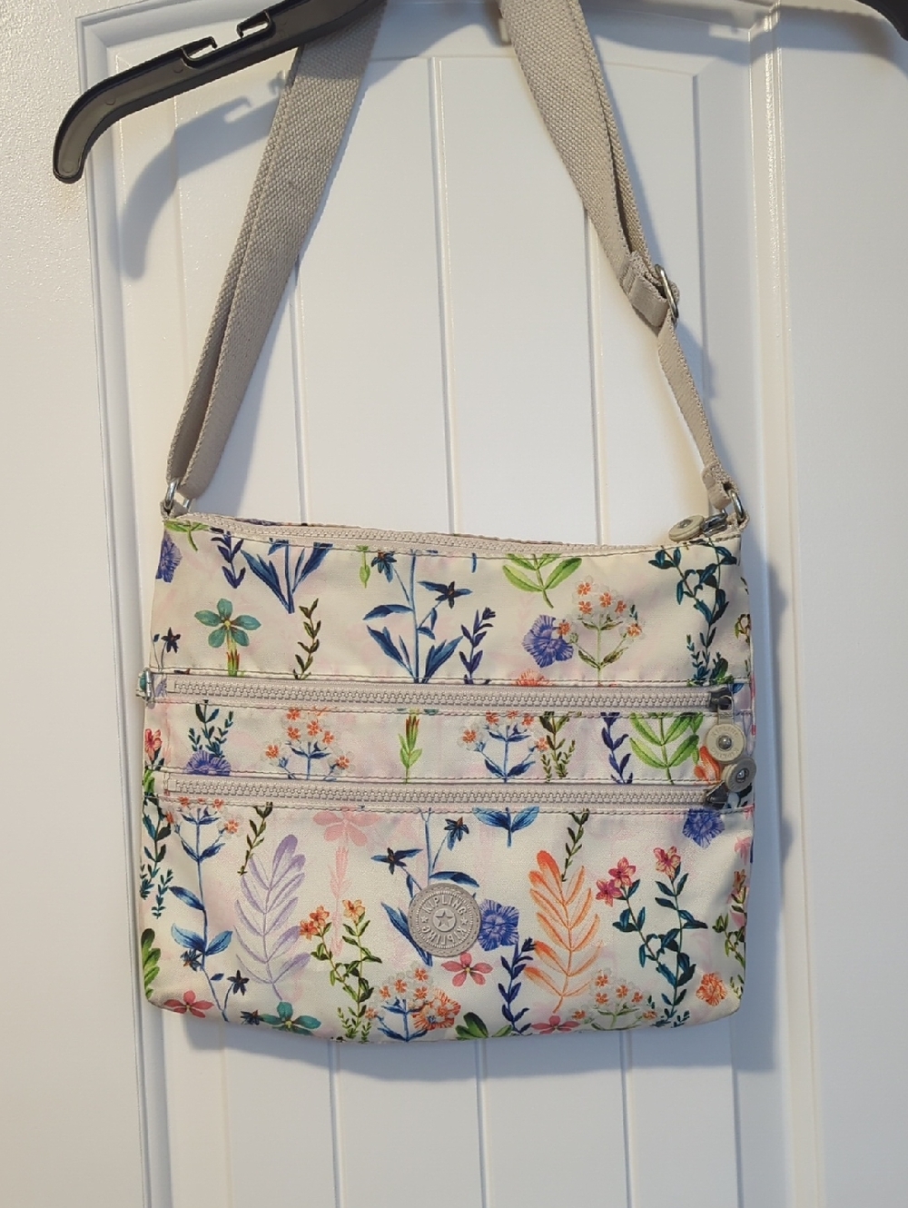 Kipling Cream Crossbody Bag with Multicolor Floral Print